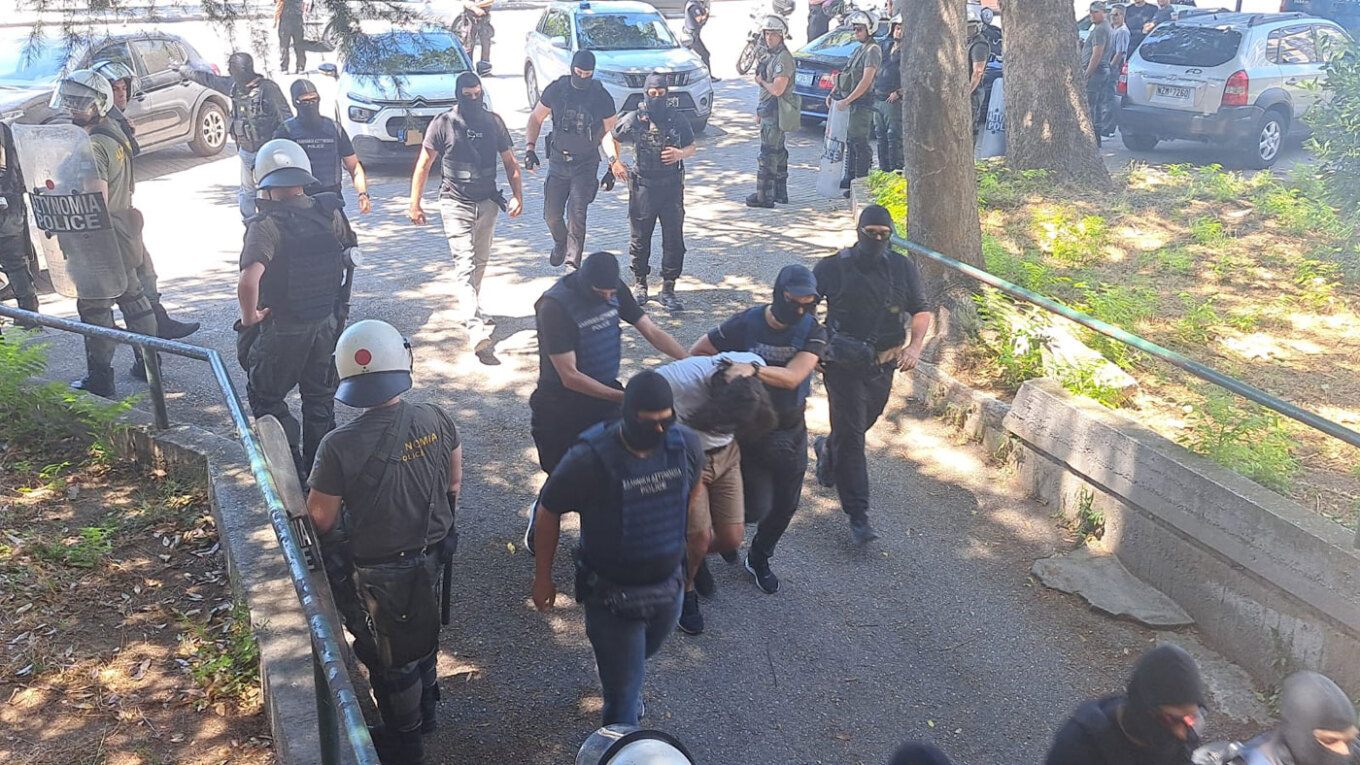 Θεσσαλονίκη: Στα δικαστήρια οι κατηγορούμενοι για τη δολοφονική επίθεση στο σπίτι της Νέστορα