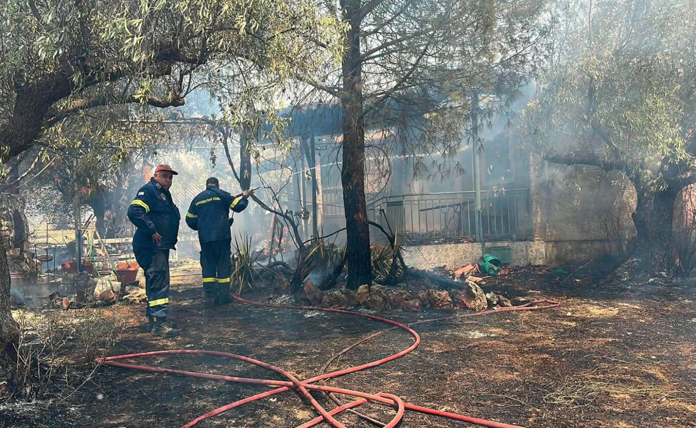 Πυρκαγιά στην Αργολίδα: Κάηκαν σπίτια στο Φίχτι