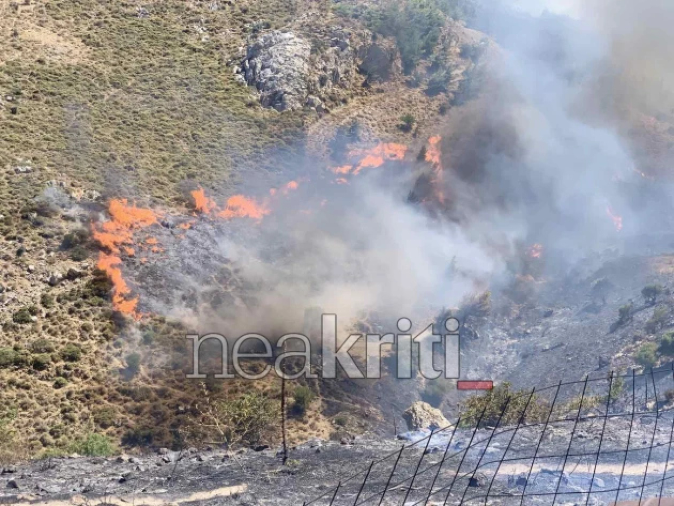 Μεγάλη φωτιά στο Μελιδοχώρι Ηρακλείου