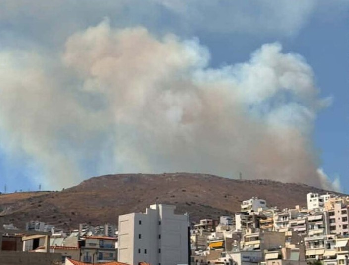 Φωτιά στην Περιφερειακή Αιγάλεω στο Ποικίλο Όρος