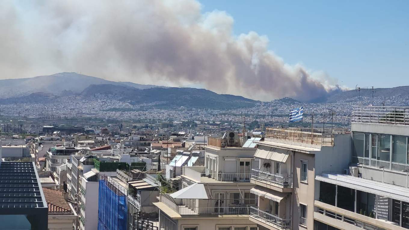 Φωτιά στην Περιφερειακή Αιγάλεω στο Ποικίλο Όρος