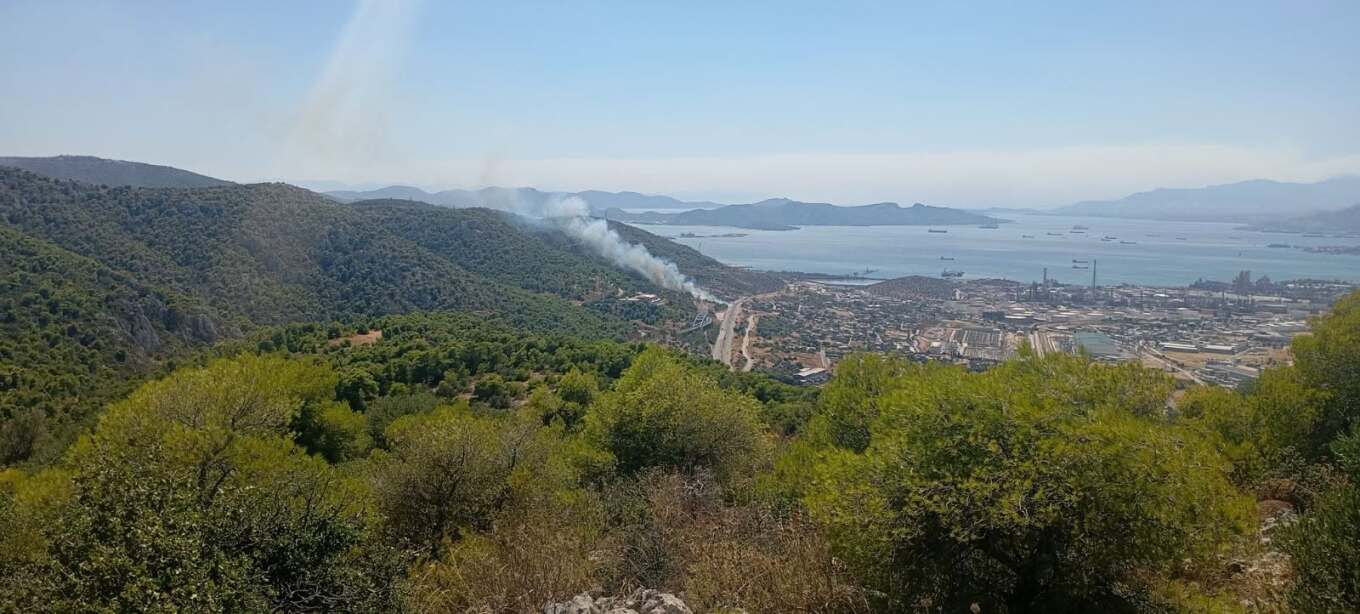 Φωτιά στην Περιφερειακή Αιγάλεω στο Ποικίλο Όρος