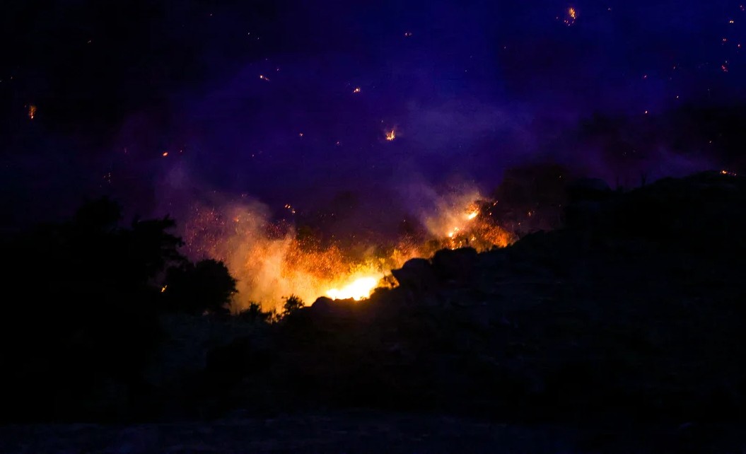 Μαίνονται τα μεγάλα πύρινα μέτωπα σε Ρέθυμνο και Λασίθι