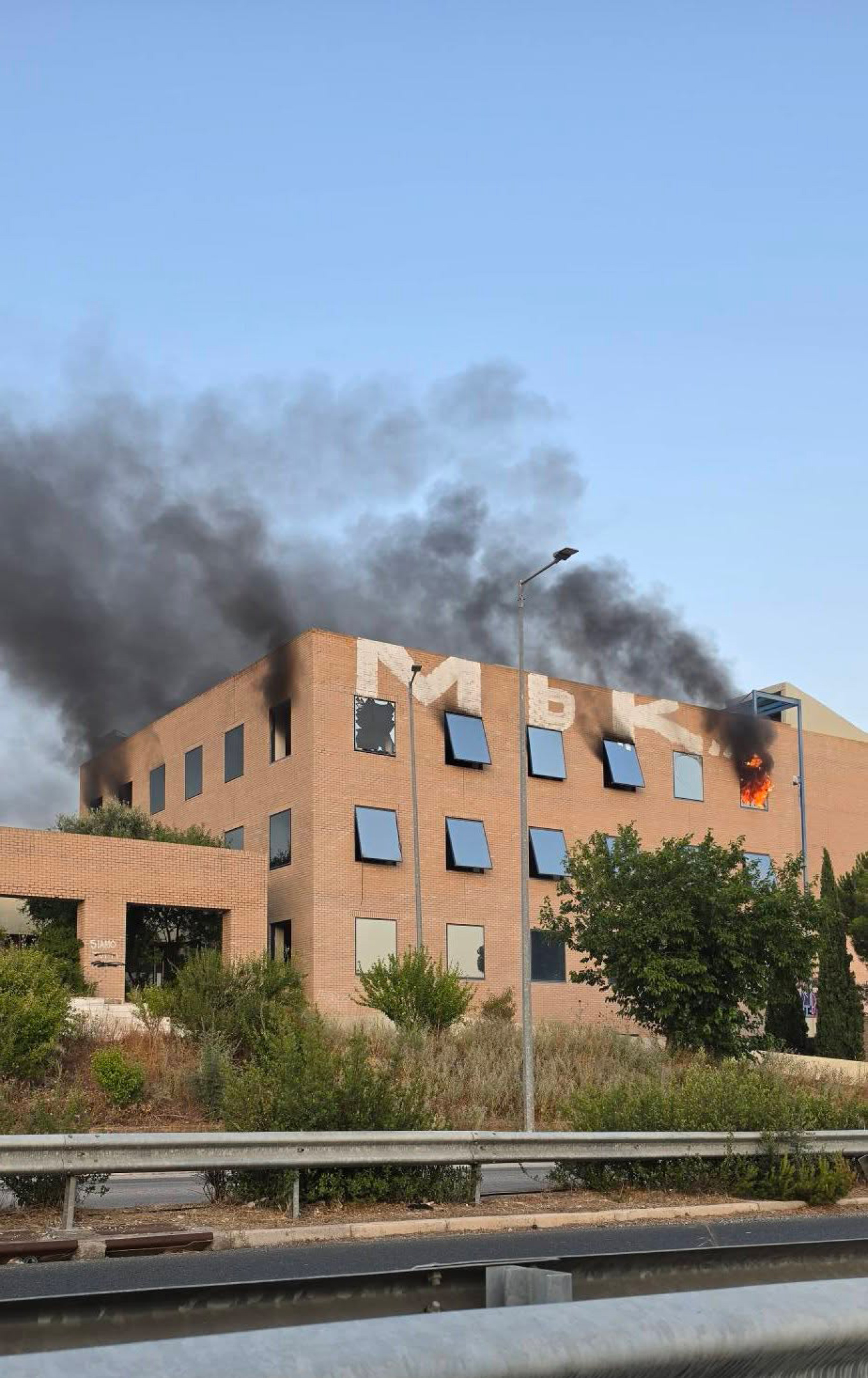 Φωτιά σε εγκαταλειμμένο κτίριο στο Ολυμπιακό Χωριό