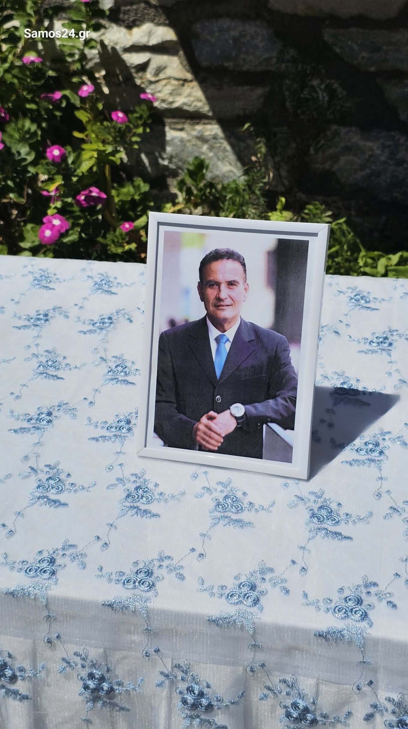 Με κόρνες πλοίων και καπνογόνα αποχαιρέτησαν τον δήμαρχο Φούρνων Κορσεών