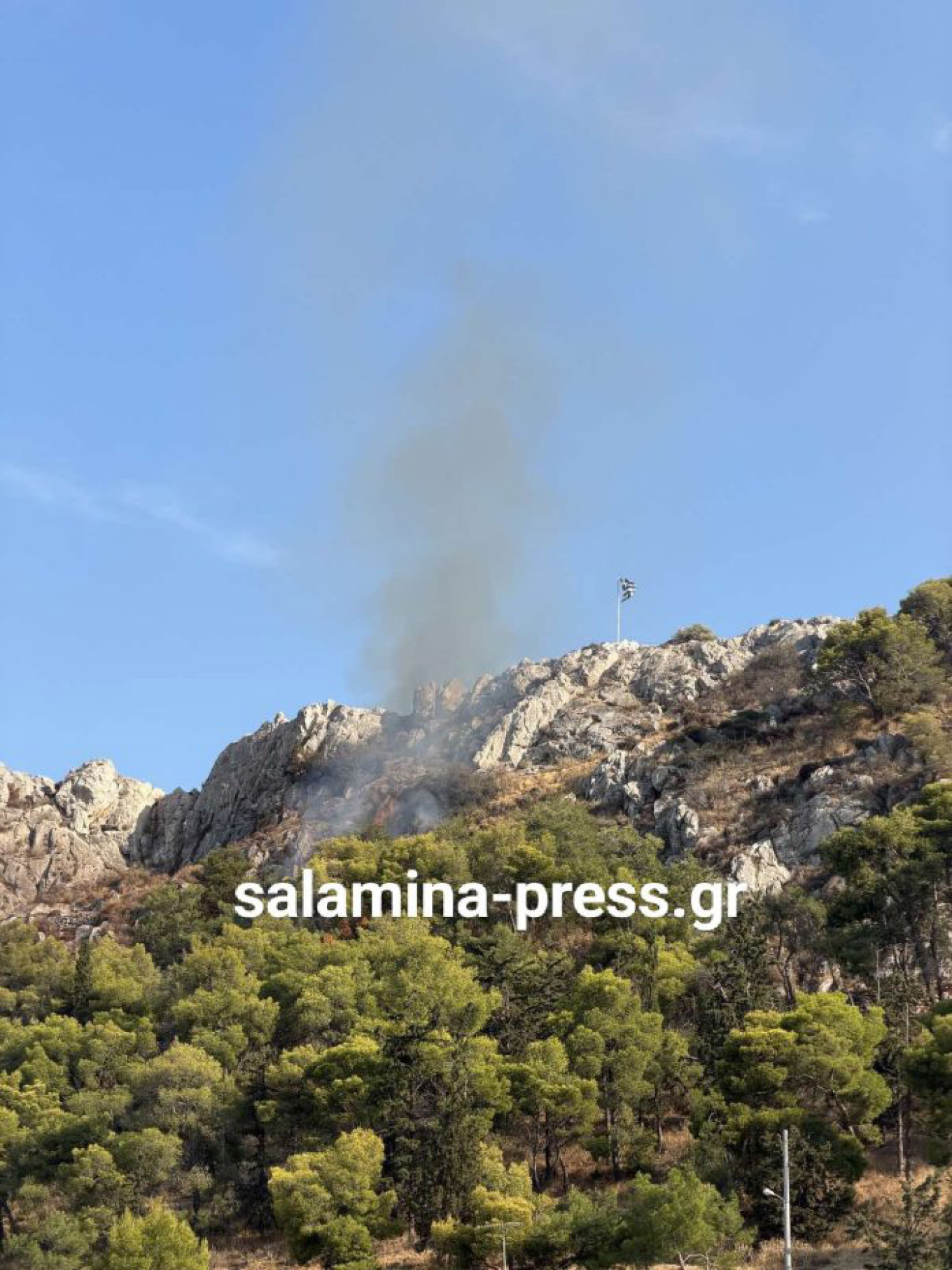 Φωτιά στον Προφήτη Ηλία Σαλαμίνας