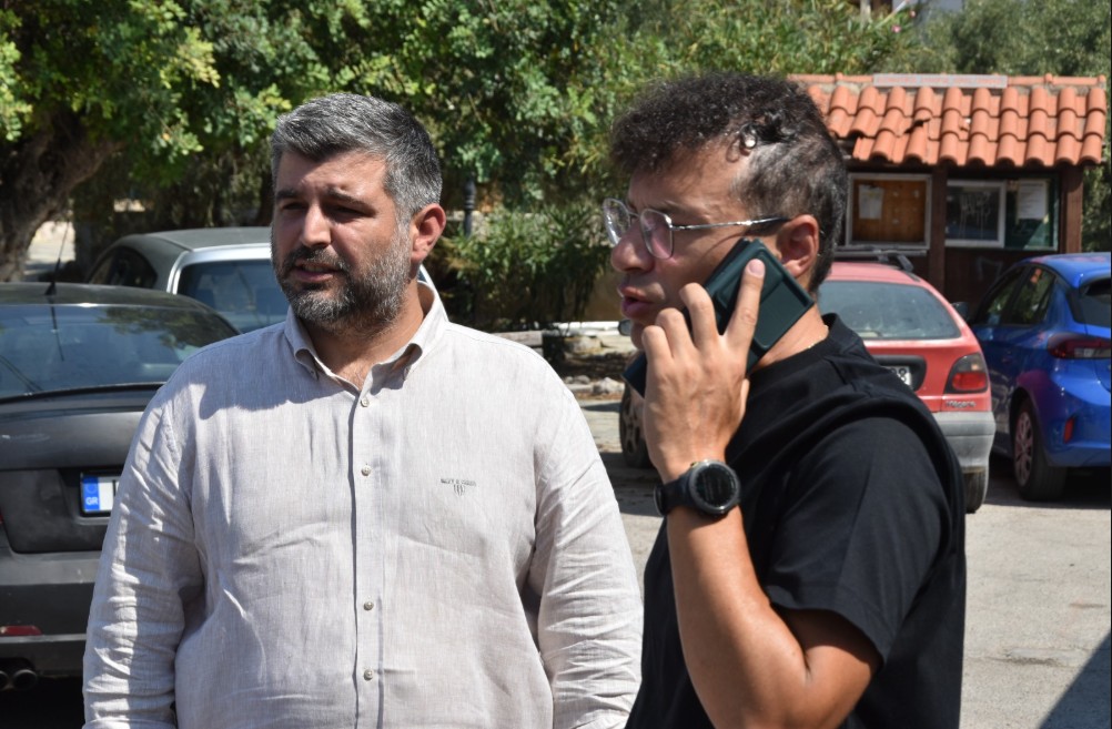 Επίσκεψη αντιπροσωπείας του ΣΥΡΙΖΑ στις πυρόπληκτες περιοχές της Δυτικής Αττικής