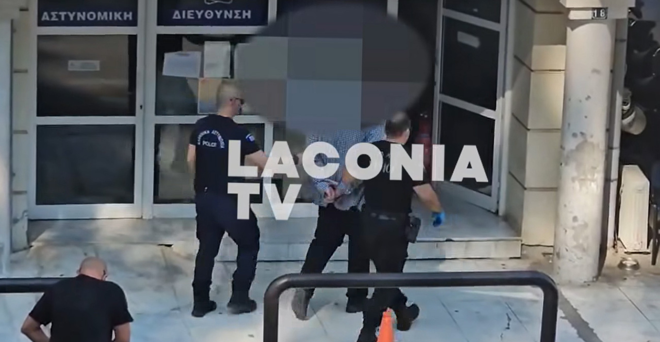 Στο πλαίσιο των ερευνών κλήθηκε να δώσει εξηγήσεις ο 55χρονος γιος του, ενώ στη συνέχεια οι αστυνομικοί εντόπισαν τη σορό του 90χρονου μέσα σε επαγγελματικό καταψύκτη  σε δωμάτιο υπογείου.