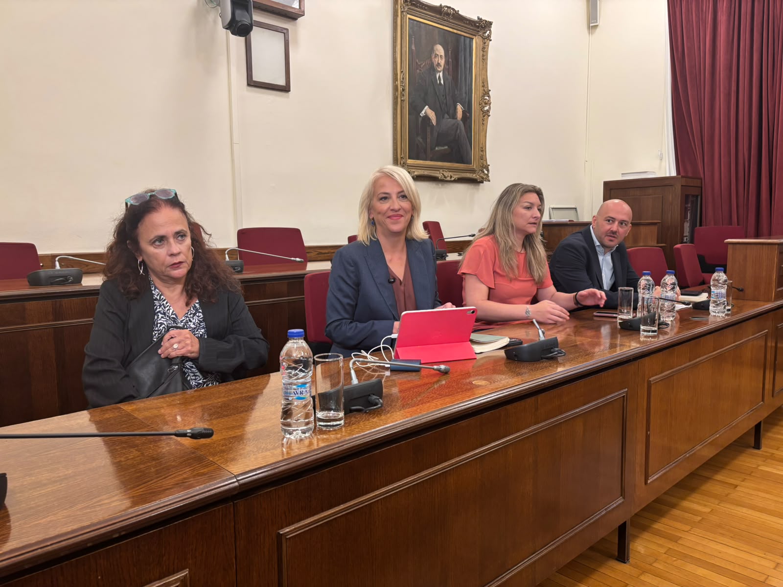 Δούρου: Επτά χρόνια η ίδια μεθοδολογία για την απομείωση του δημοσίου συμφέροντος