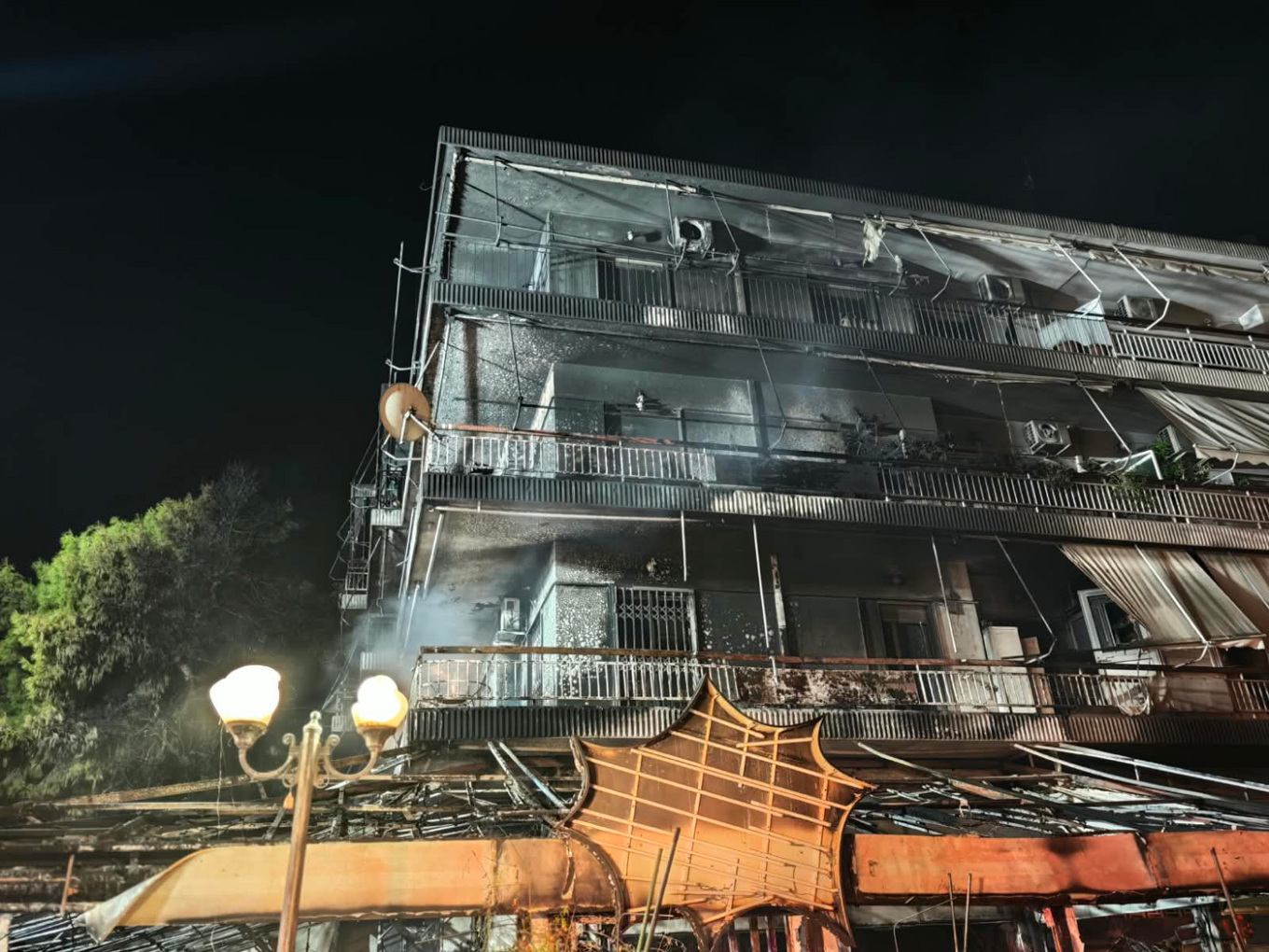Νέα Ιωνία: Μεγάλη φωτιά σε καφετέρια