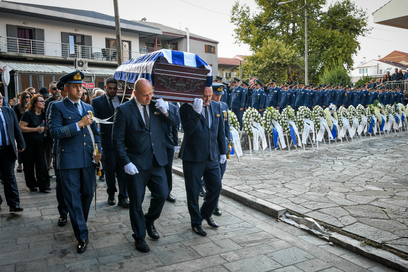 Ιωάννινα: Θρήνος στο τελευταίο αντίο στον σμηναγό Δημήτριο Πέτρου που σκοτώθηκε στην Τανάγρα