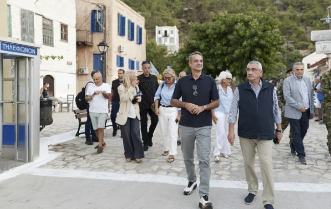 Έφτασε στο Καστελλόριζο ο Μητσοτάκης