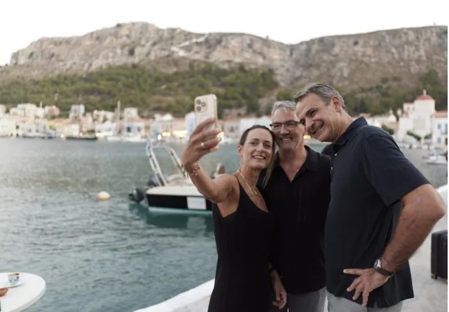 Έφτασε στο Καστελλόριζο ο Μητσοτάκης