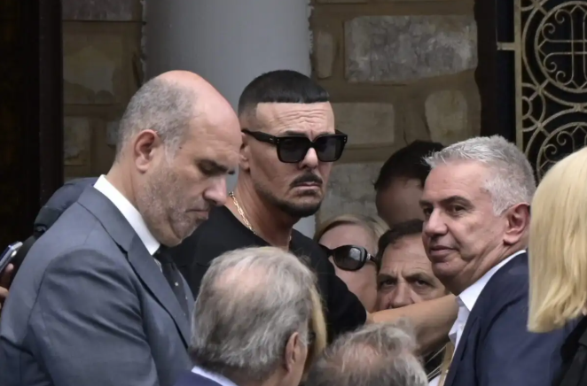 Ποιοί πολιτικοί έδωσαν το παρών στην κηδεία Μαζωνάκη