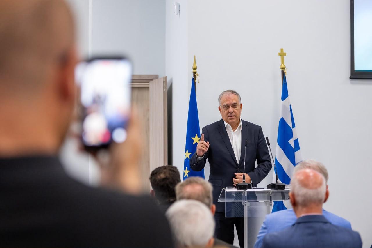  Ο υπουργός Ανάπτυξης εγκαινίασε τις νέες εγκαταστάσεις του Εθνικού Κέντρου Κοινωνικών Ερευνών (ΕΚΚΕ) στον Ταύρο.