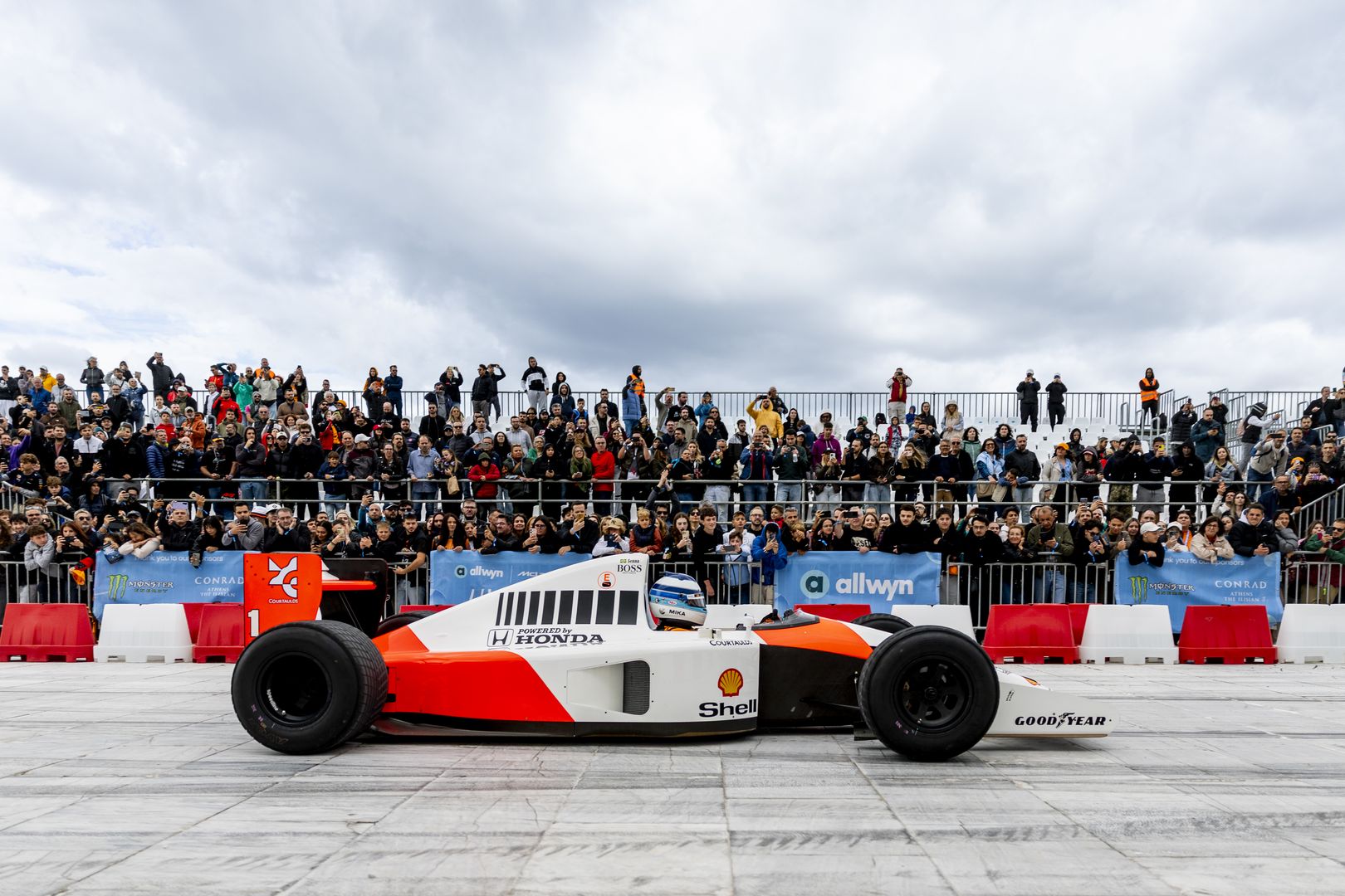Στιγμιότυπα από το  "Allwyn x McLaren Racing: Live in Athens"