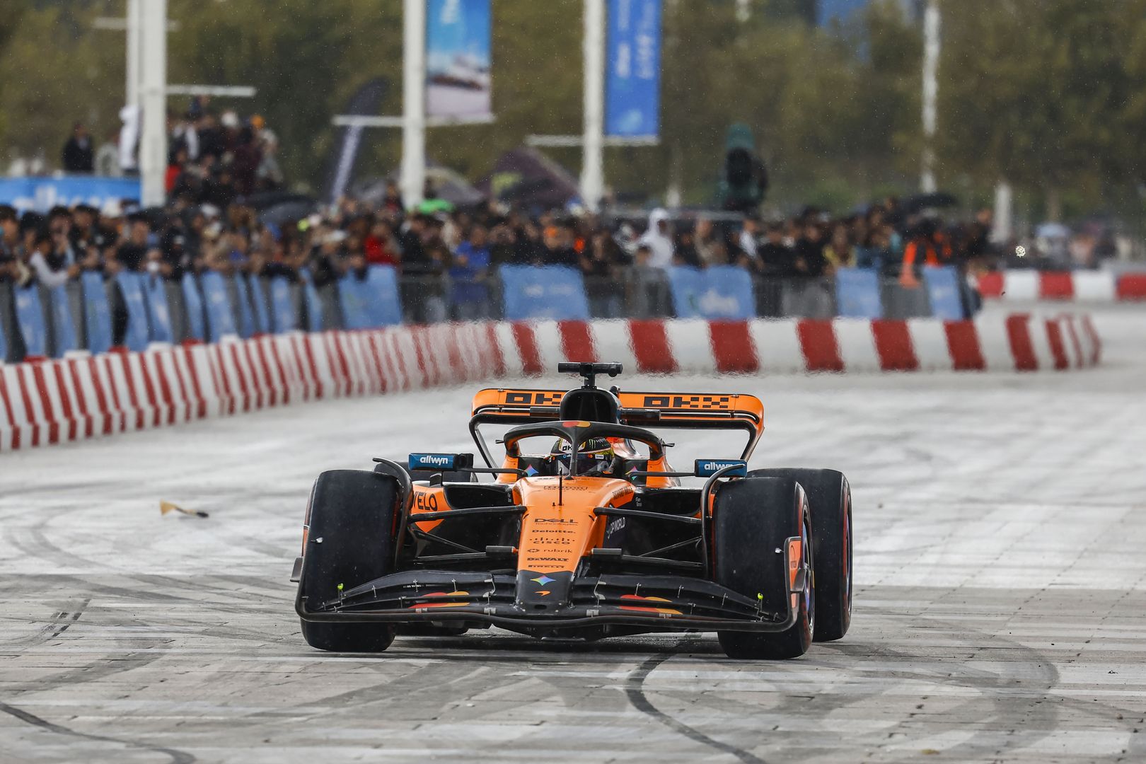 Στιγμιότυπα από το  "Allwyn x McLaren Racing: Live in Athens"