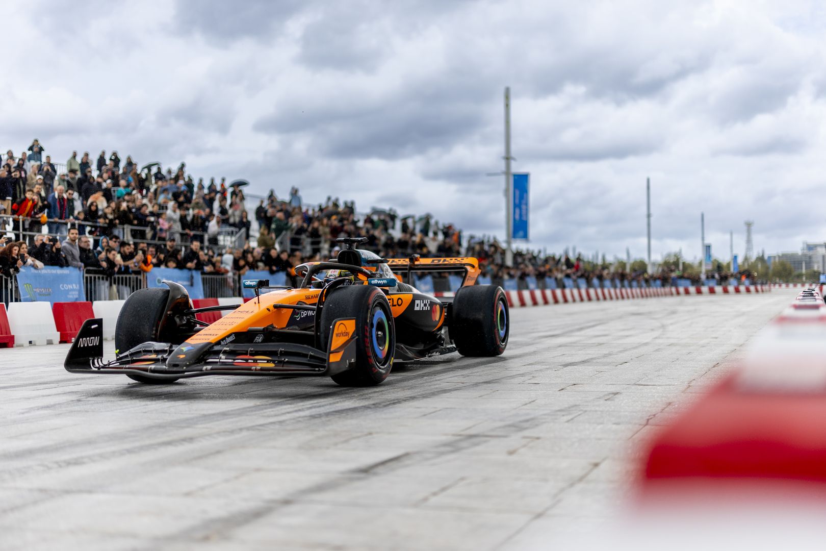 Στιγμιότυπα από το  "Allwyn x McLaren Racing: Live in Athens"
