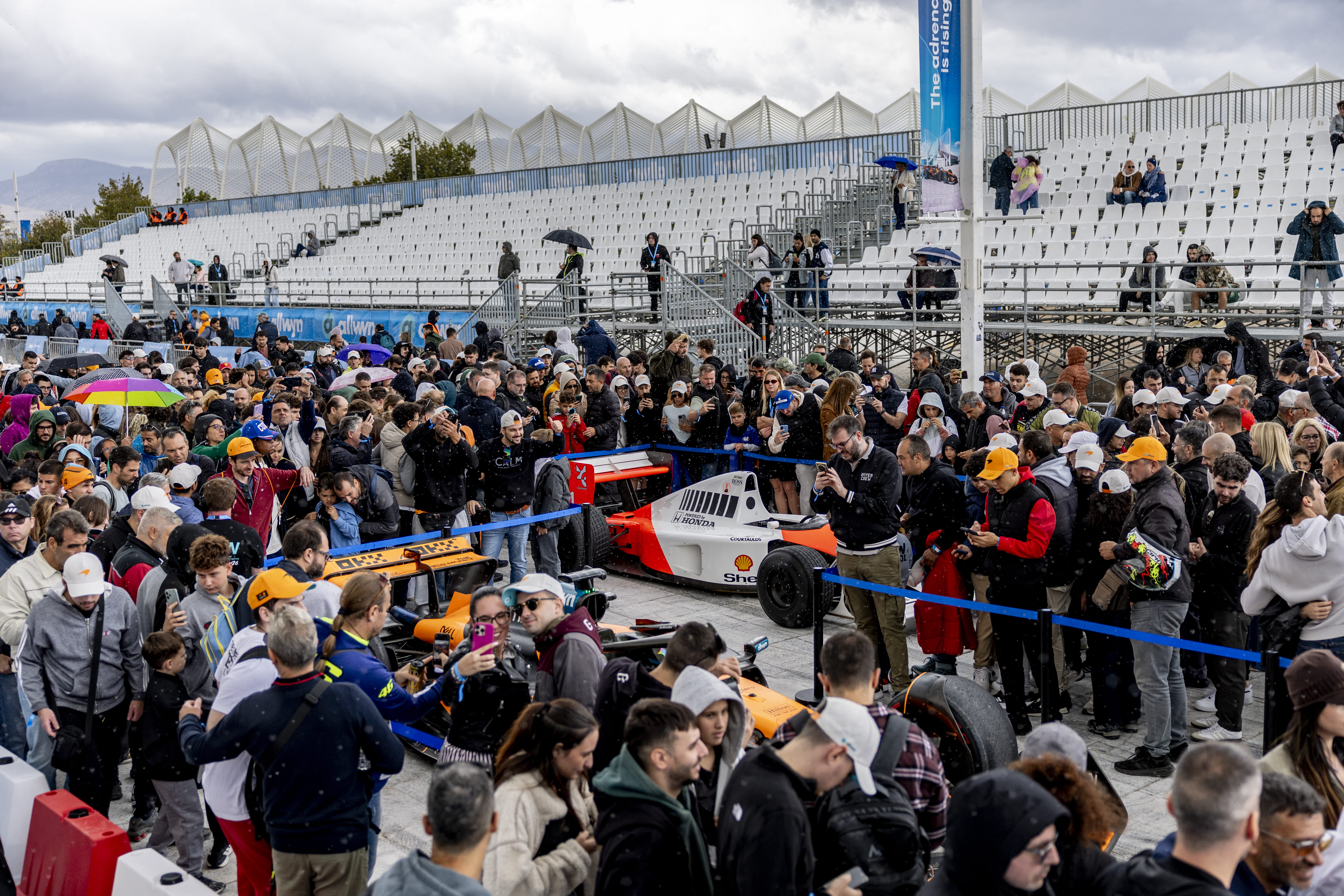 Oι fans στο "Allwyn x McLaren Racing: Live in Athens"