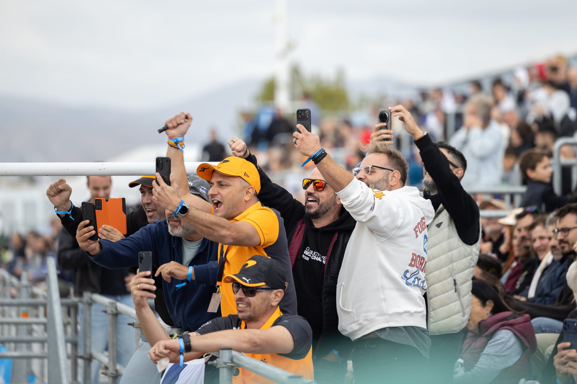 Oι fans στο "Allwyn x McLaren Racing: Live in Athens"