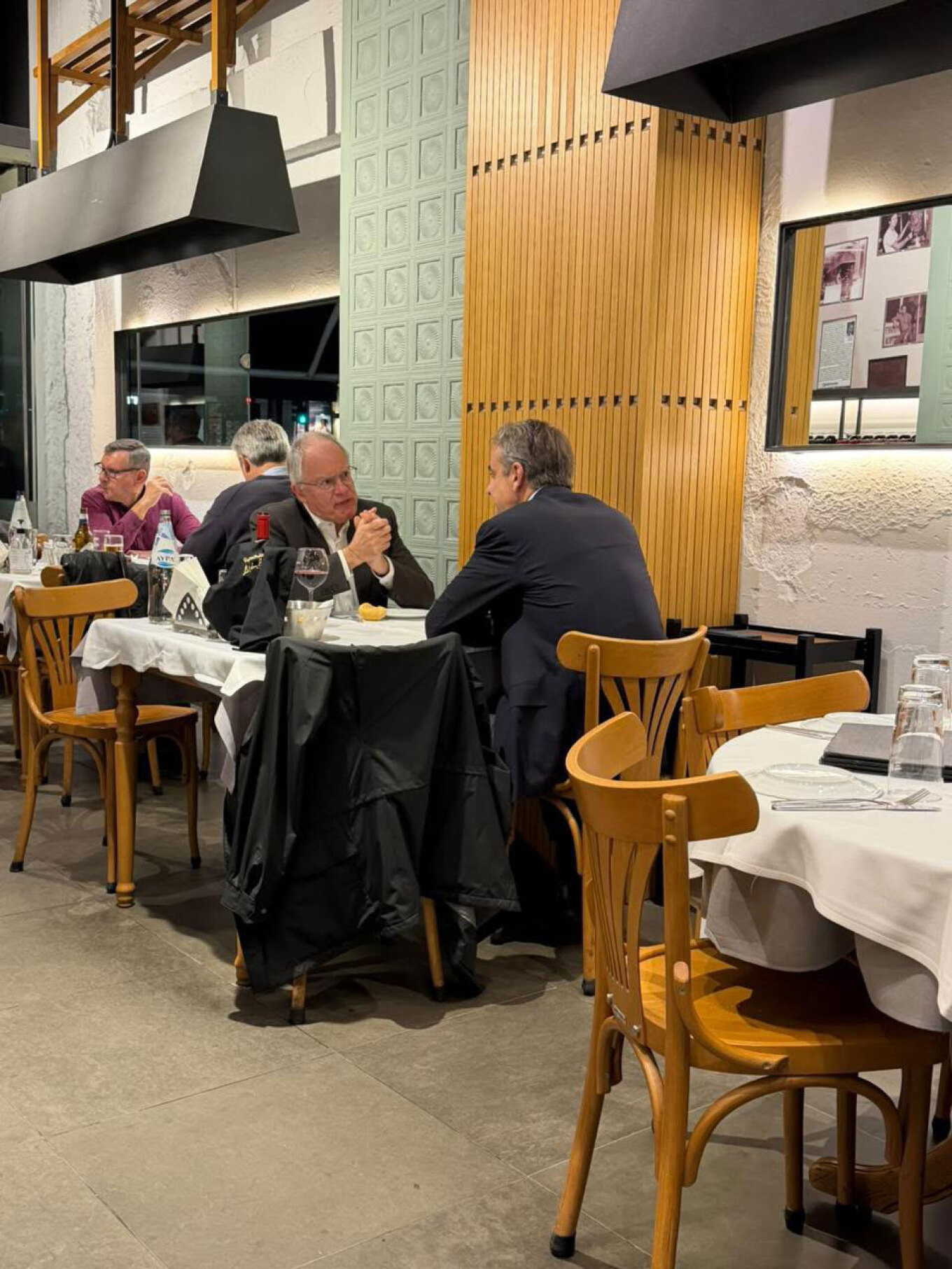 Τασούλας και Μητσοτάκης πήγαν για φαγητό μετά την τελετή φωτισμού του Λευκού Πύργου