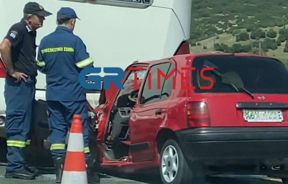 Εγνατία Οδός: Νεκρή 66χρονη οδηγός που έπεσε πάνω σε λεωφορείο |  Lykavitos.gr