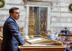 Εσωκομματικές ίντριγκες, δημοσκοπική καθίζηση και εξελίξεις στο ΚΙΝΑΛ τρομάζουν τον Τσίπρα