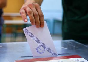 Poll gives ruling ND 7.5-point lead over SYRIZA